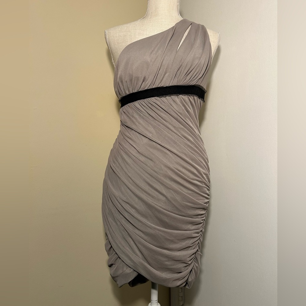 BCBGMAXAZRIA Elegant One-Shoulder Gray Dress